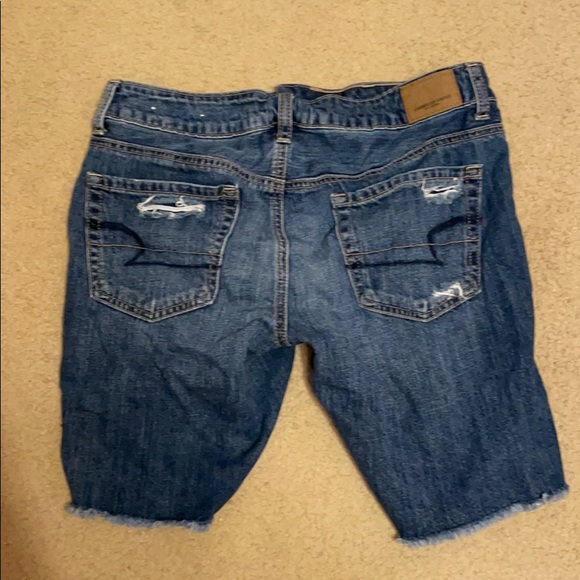 American Eagle Bermuda Shorts - Picture 3 of 3